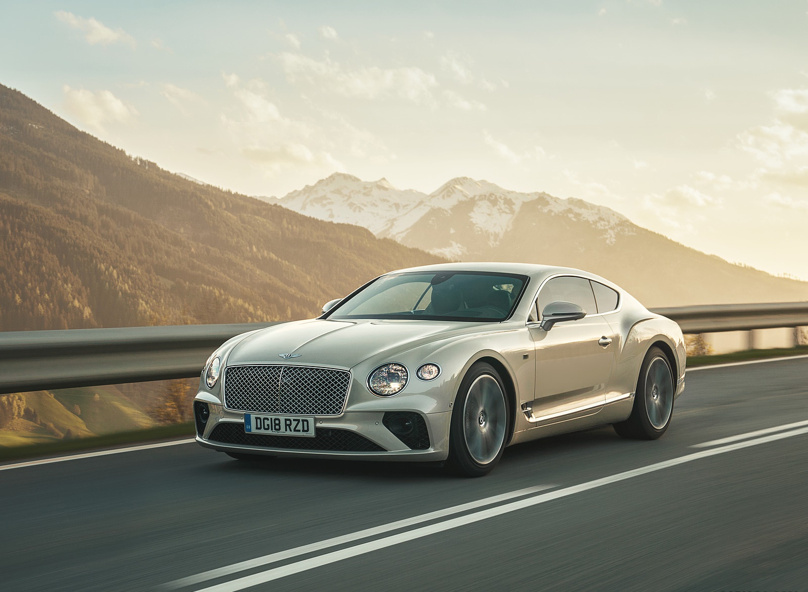 2018 Bentley Continental GT (Color: White Sand) Front Three-Quarter Wallpapers #96 of 158