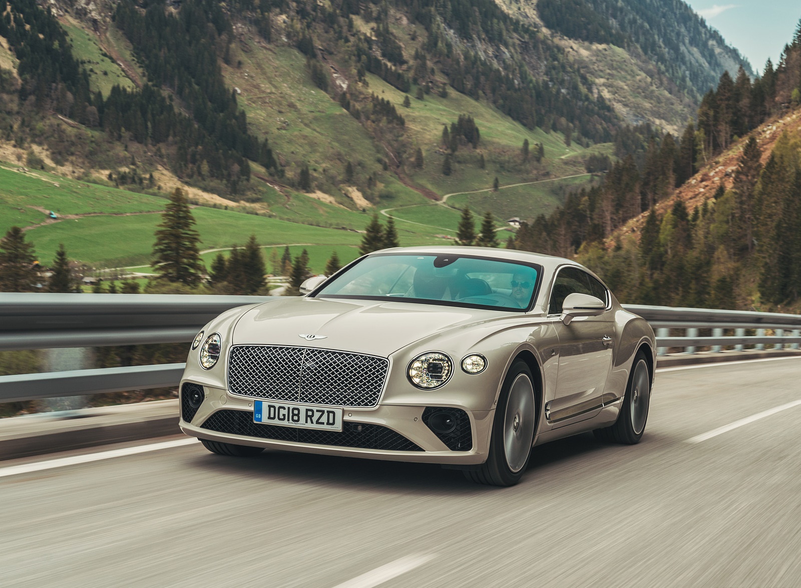 2018 Bentley Continental GT (Color: White Sand) Front Three-Quarter Wallpapers #97 of 158