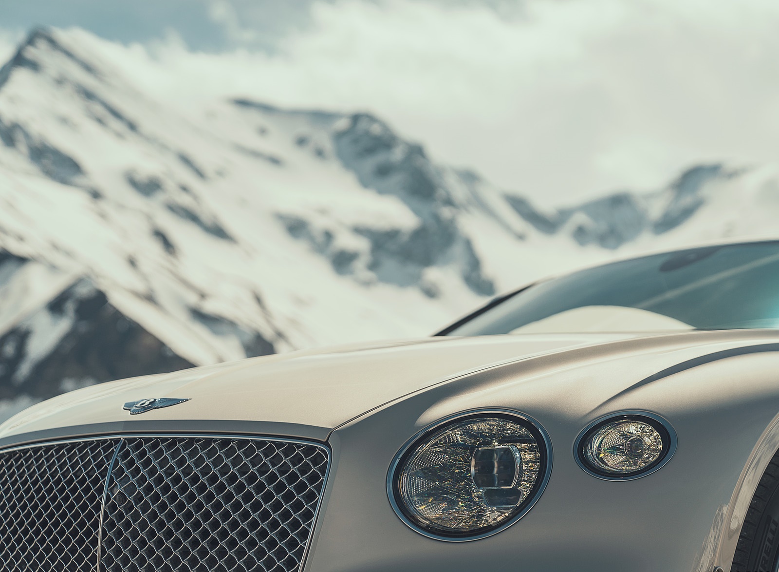 2018 Bentley Continental GT (Color: White Sand) Headlight Wallpapers #106 of 158