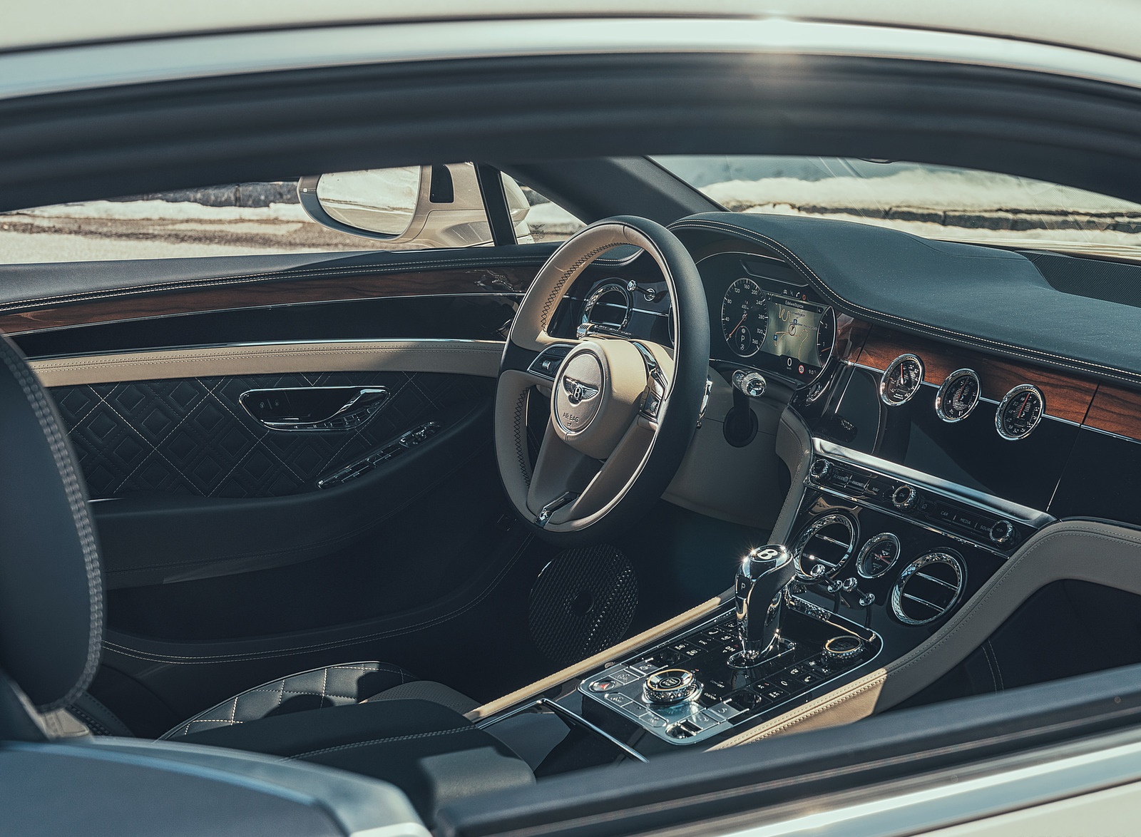 2018 Bentley Continental GT (Color: White Sand) Interior Wallpapers #111 of 158