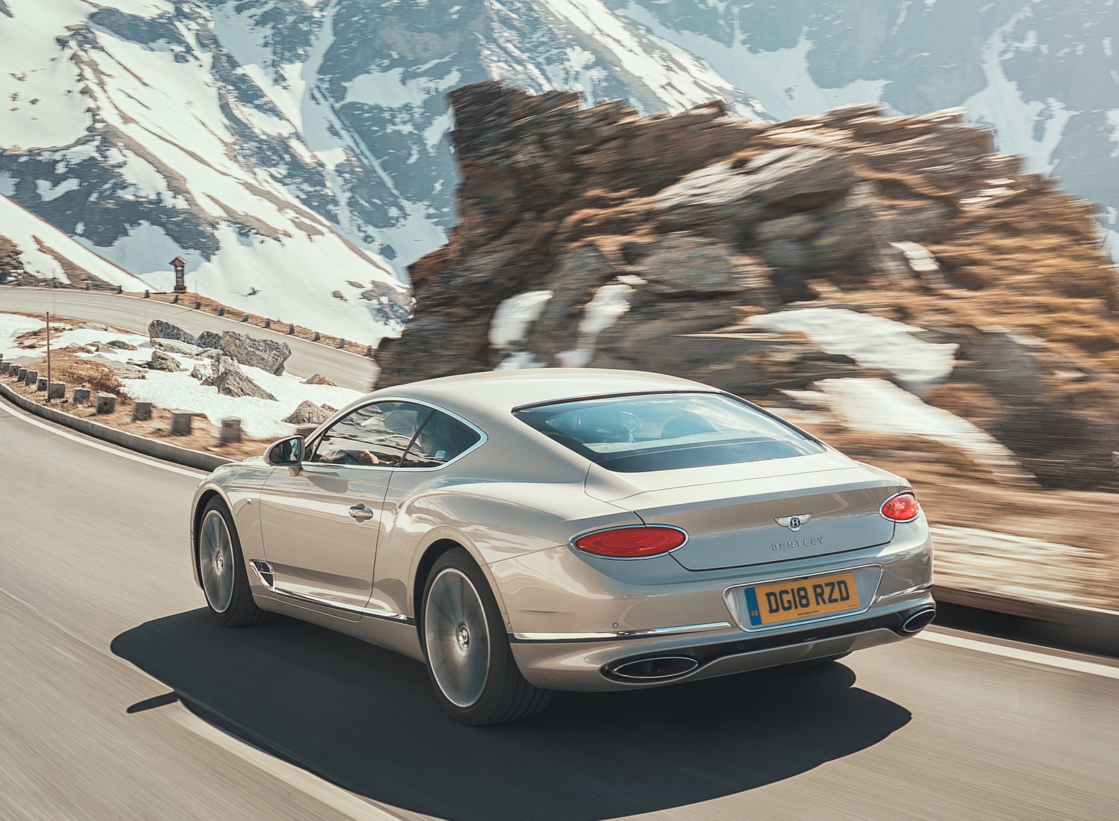 2018 Bentley Continental GT (Color: White Sand) Rear Three-Quarter Wallpapers #99 of 158