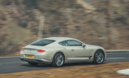 2018 Bentley Continental GT (Color: White Sand) Rear Three-Quarter Wallpapers 450x275 (100)