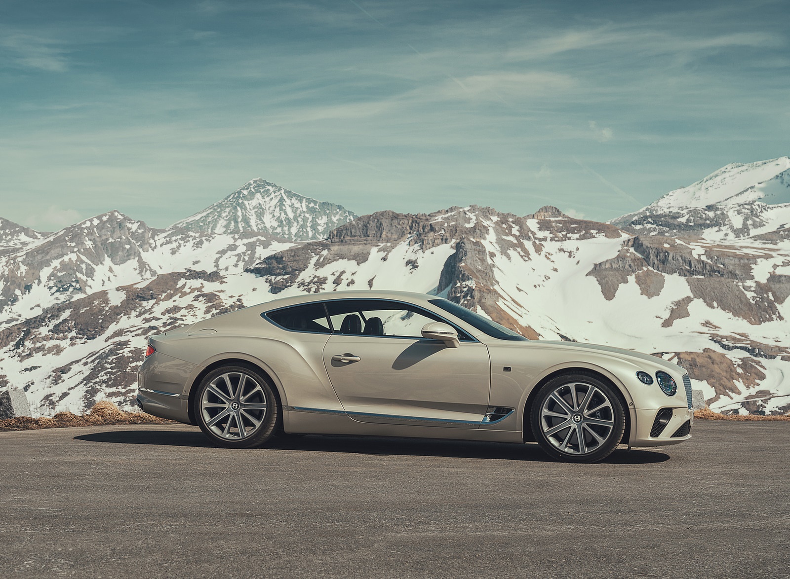 2018 Bentley Continental GT (Color: White Sand) Side Wallpapers #105 of 158