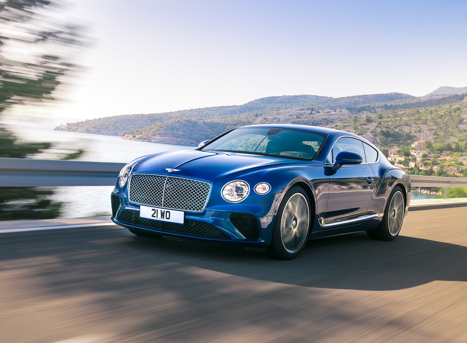 2018 Bentley Continental GT Front Three-Quarter Wallpapers #33 of 158
