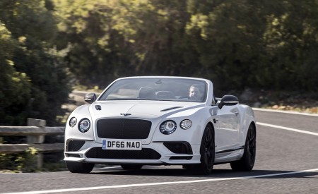 2018 Bentley Continental GT Supersports Convertible (Color: Ice White) Front Three-Quarter Wallpapers 450x275 (92)
