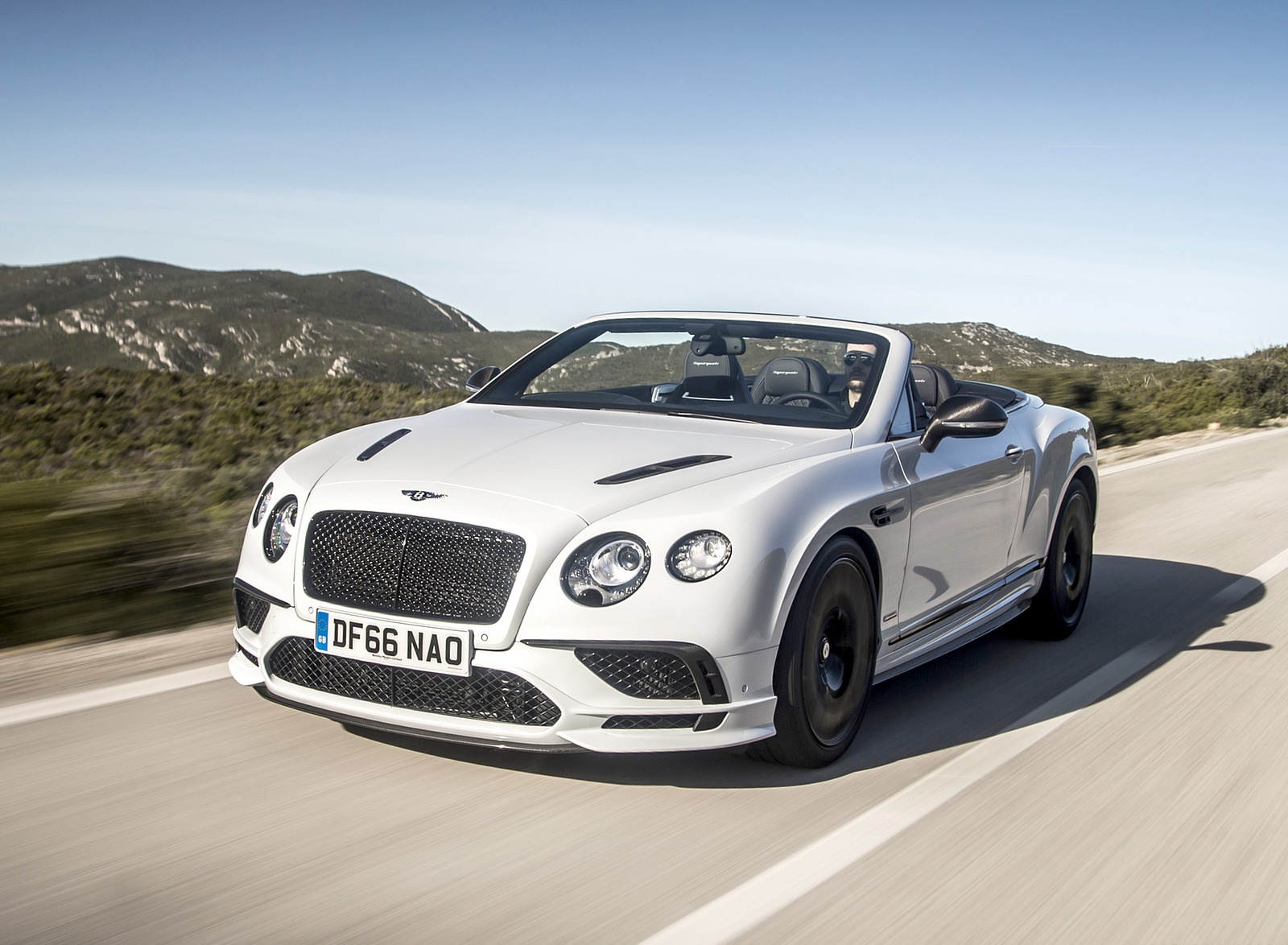 2018 Bentley Continental GT Supersports Convertible (Color: Ice White) Front Three-Quarter Wallpapers #85 of 178
