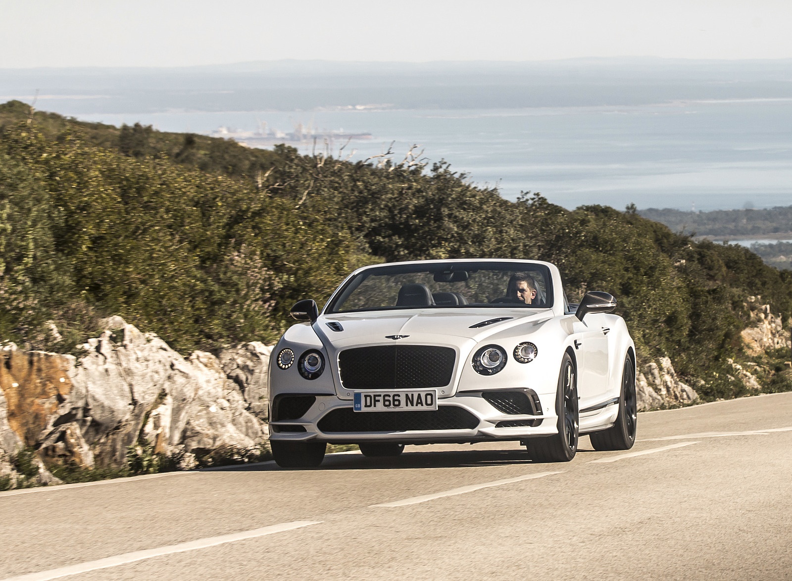 2018 Bentley Continental GT Supersports Convertible (Color: Ice White) Front Wallpapers #93 of 178