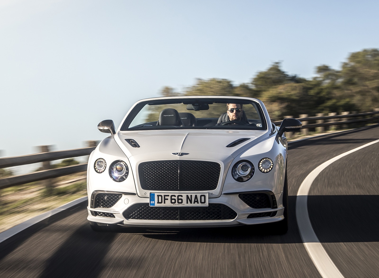 2018 Bentley Continental GT Supersports Convertible (Color: Ice White) Front Wallpapers #86 of 178
