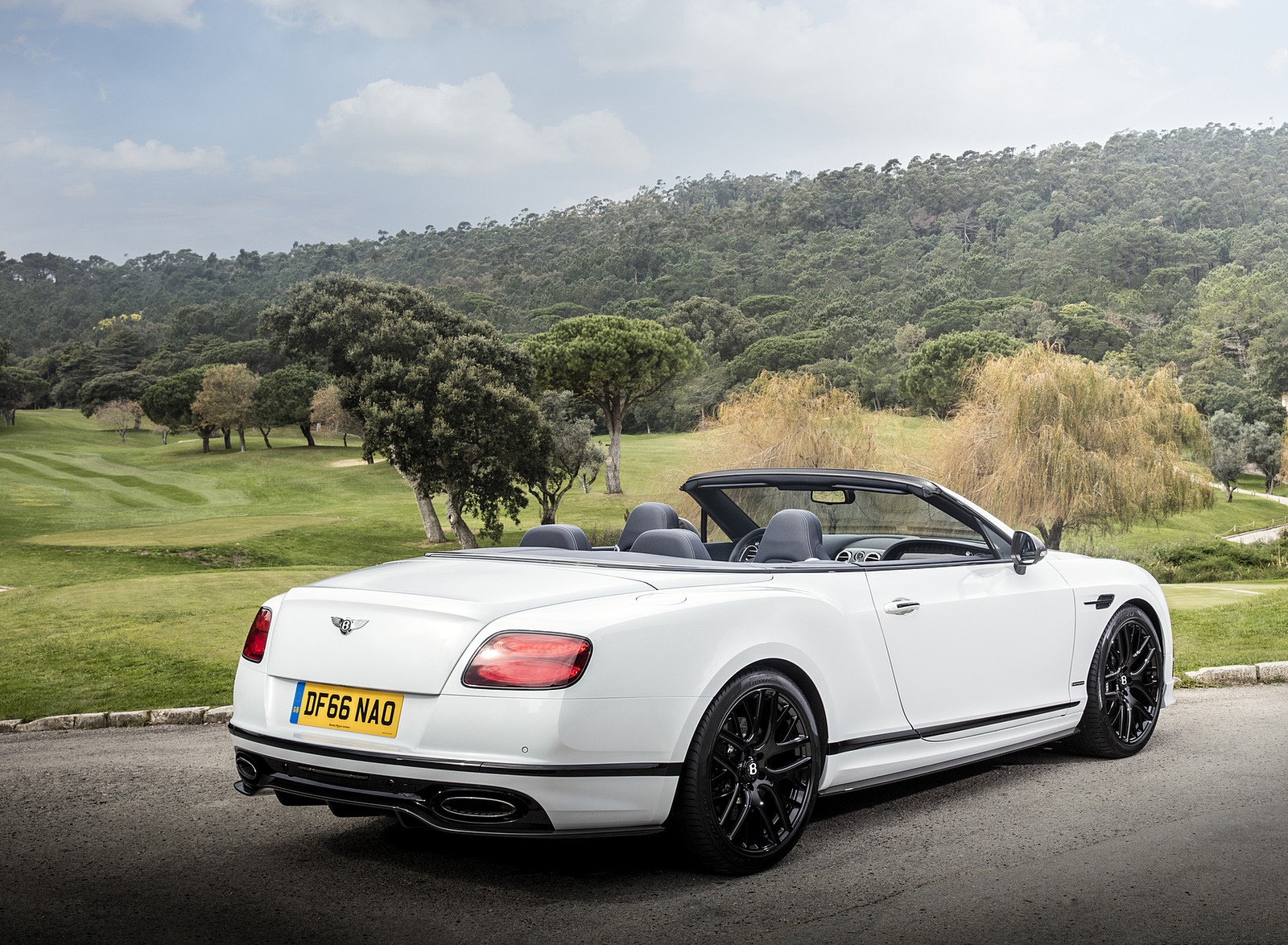 2018 Bentley Continental GT Supersports Convertible (Color: Ice White) Rear Three-Quarter Wallpapers #96 of 178