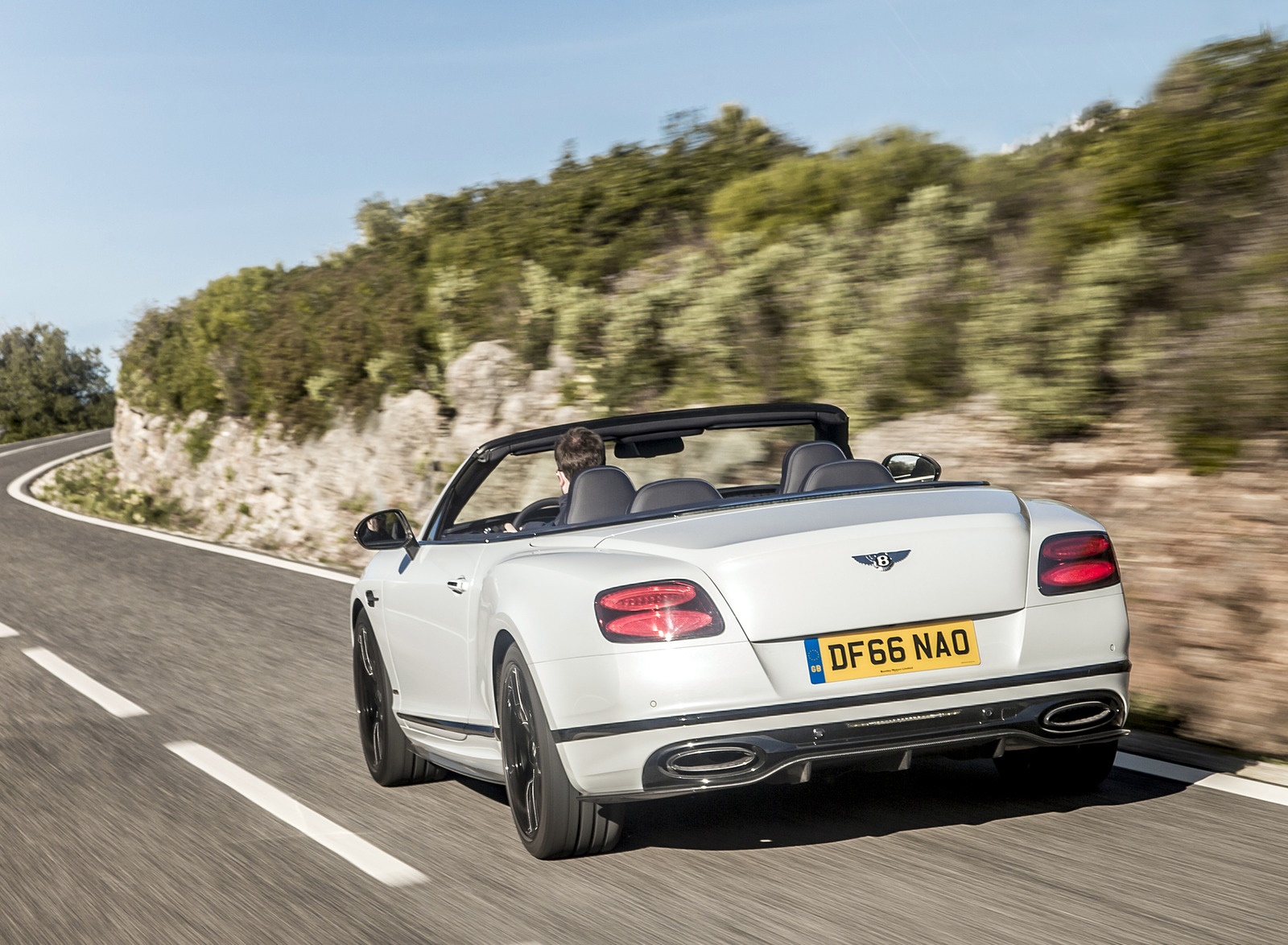 2018 Bentley Continental GT Supersports Convertible (Color: Ice White) Rear Three-Quarter Wallpapers #88 of 178