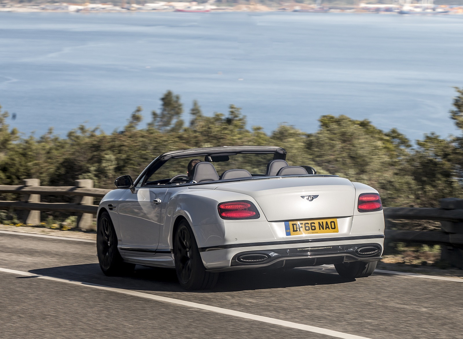 2018 Bentley Continental GT Supersports Convertible (Color: Ice White) Rear Three-Quarter Wallpapers #89 of 178
