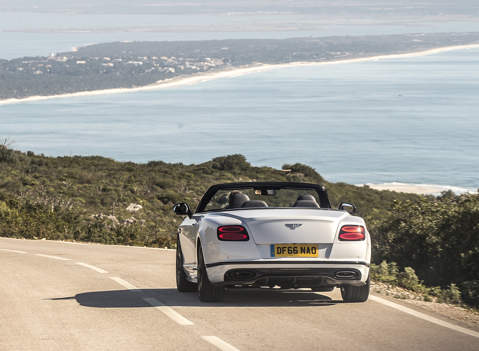 2018 Bentley Continental GT Supersports Convertible (Color: Ice White) Rear Wallpapers #99 of 178