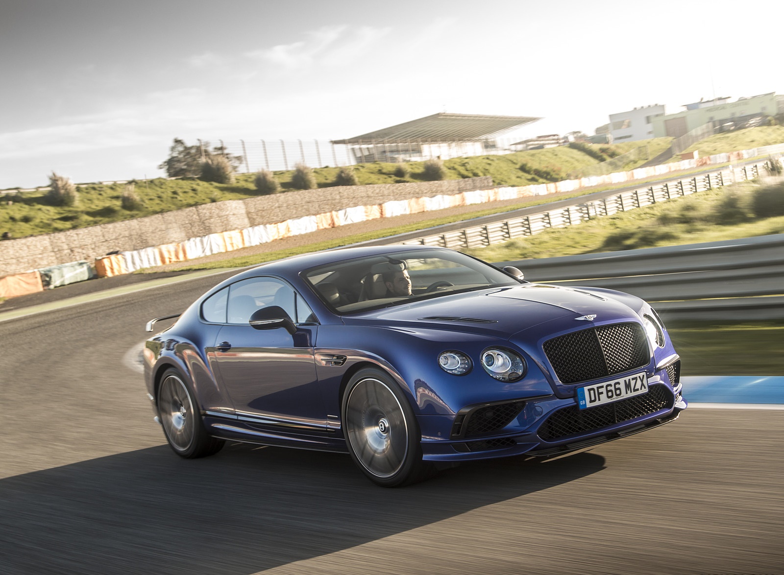 2018 Bentley Continental GT Supersports Coupe (Color: Moroccan Blue) Front Three-Quarter Wallpapers #135 of 178