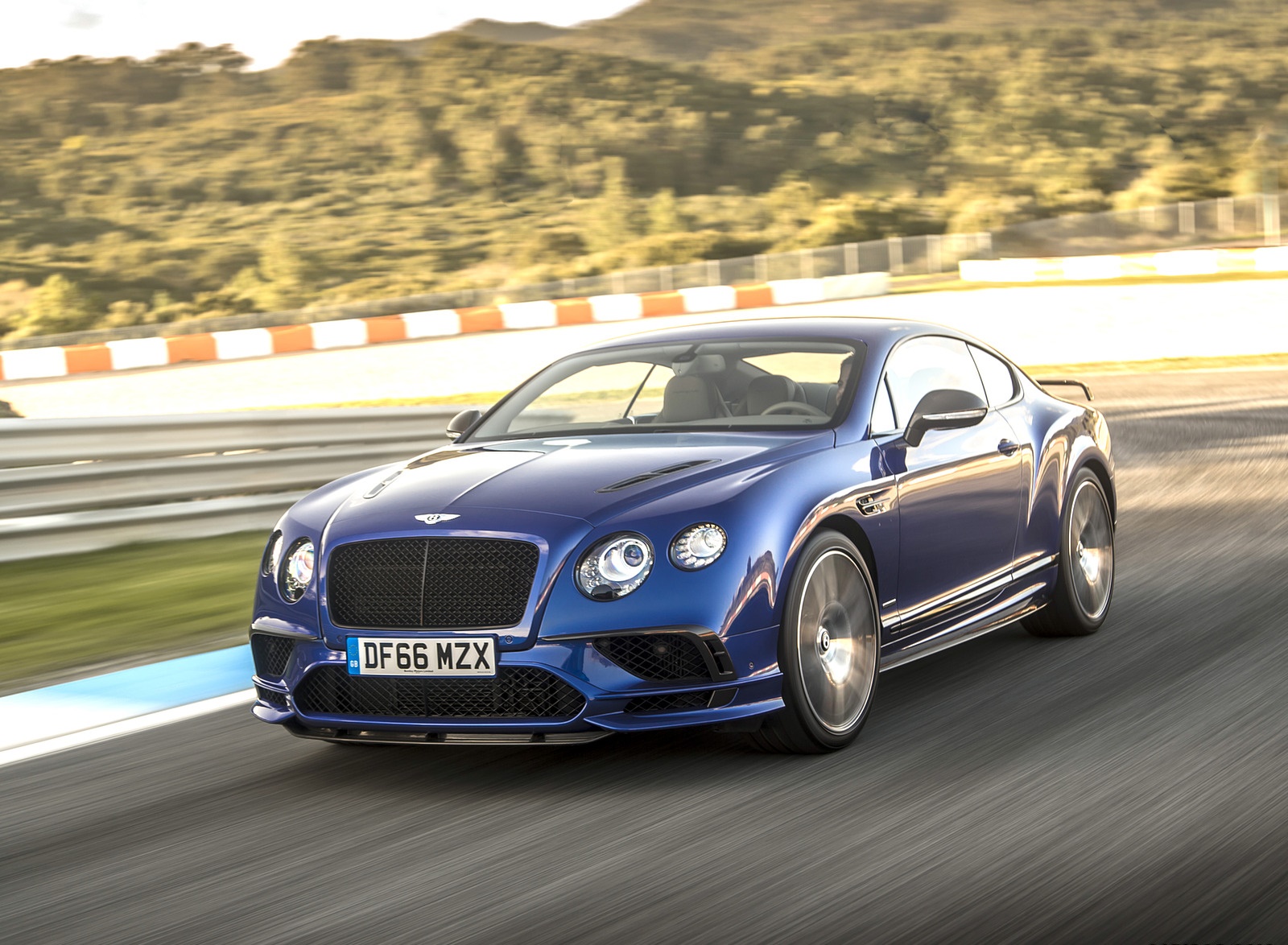 2018 Bentley Continental GT Supersports Coupe (Color: Moroccan Blue) Front Three-Quarter Wallpapers #136 of 178