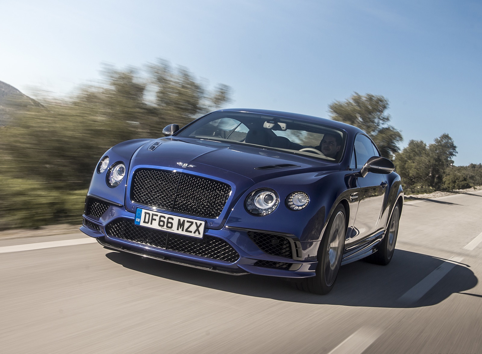 2018 Bentley Continental GT Supersports Coupe (Color: Moroccan Blue) Front Wallpapers #123 of 178