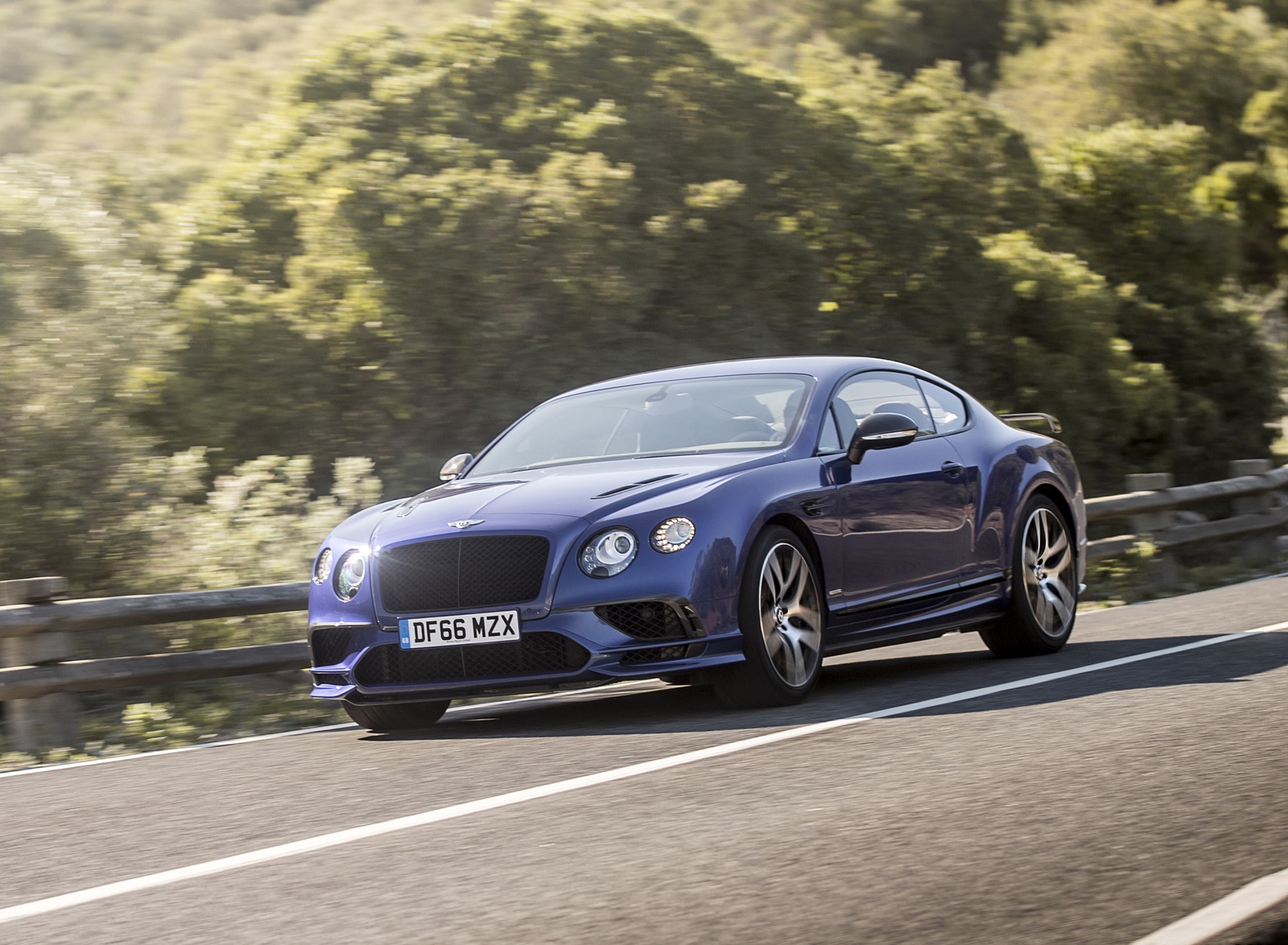 2018 Bentley Continental GT Supersports Coupe (Color: Moroccan Blue) Front Wallpapers #138 of 178