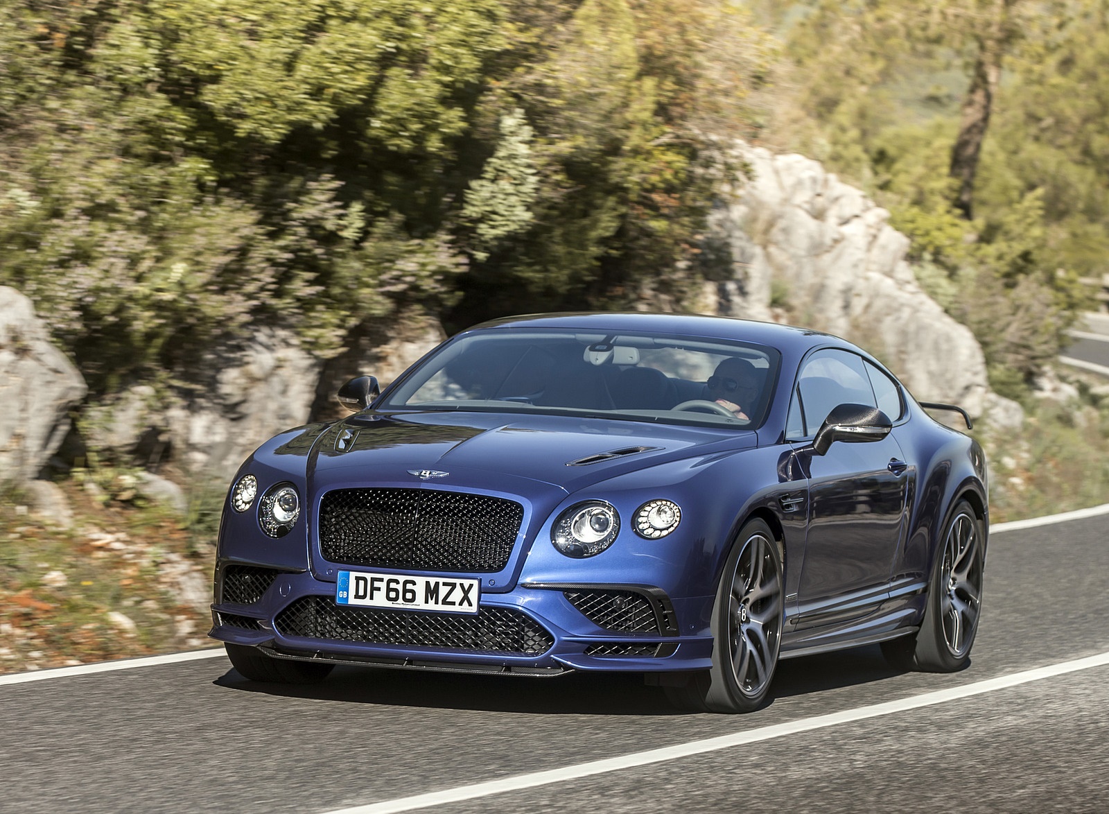 2018 Bentley Continental GT Supersports Coupe (Color: Moroccan Blue) Front Wallpapers #129 of 178