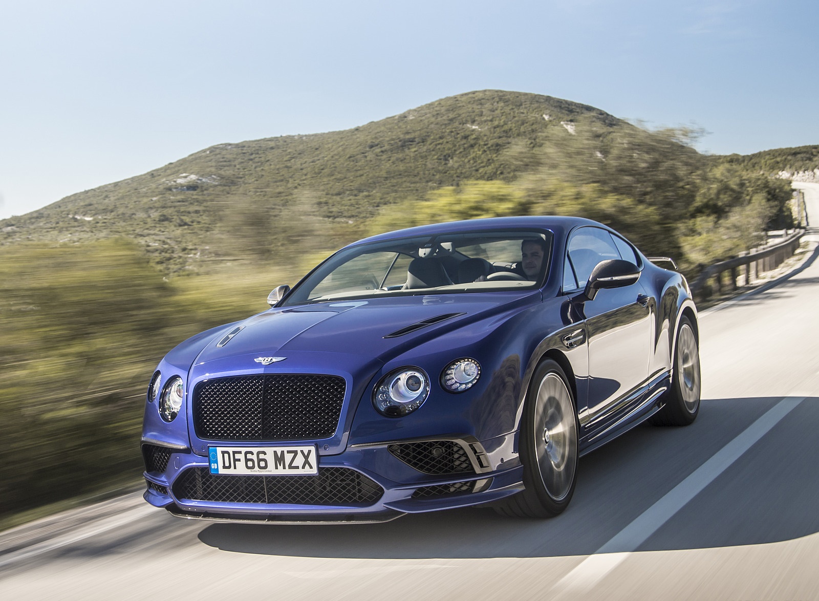 2018 Bentley Continental GT Supersports Coupe (Color: Moroccan Blue) Front Wallpapers #124 of 178