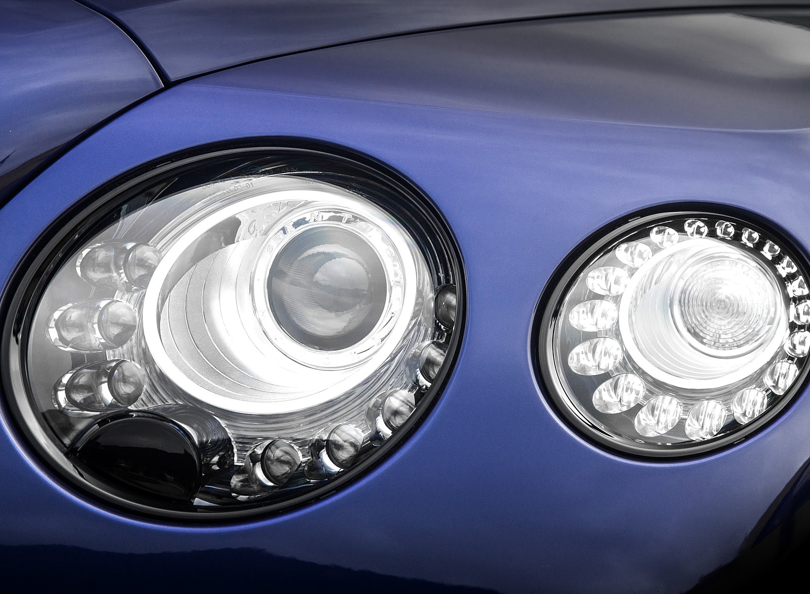 2018 Bentley Continental GT Supersports Coupe (Color: Moroccan Blue) Headlight Wallpapers #146 of 178