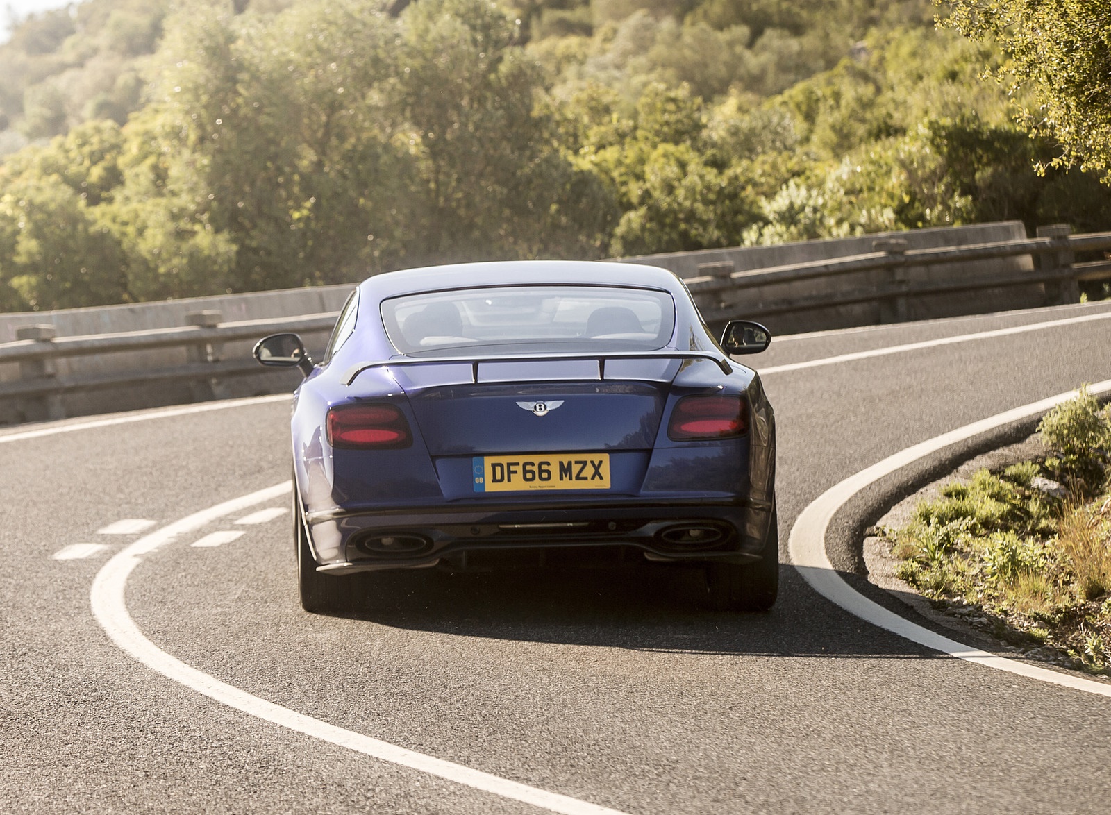 2018 Bentley Continental GT Supersports Coupe (Color: Moroccan Blue) Rear Wallpapers #140 of 178