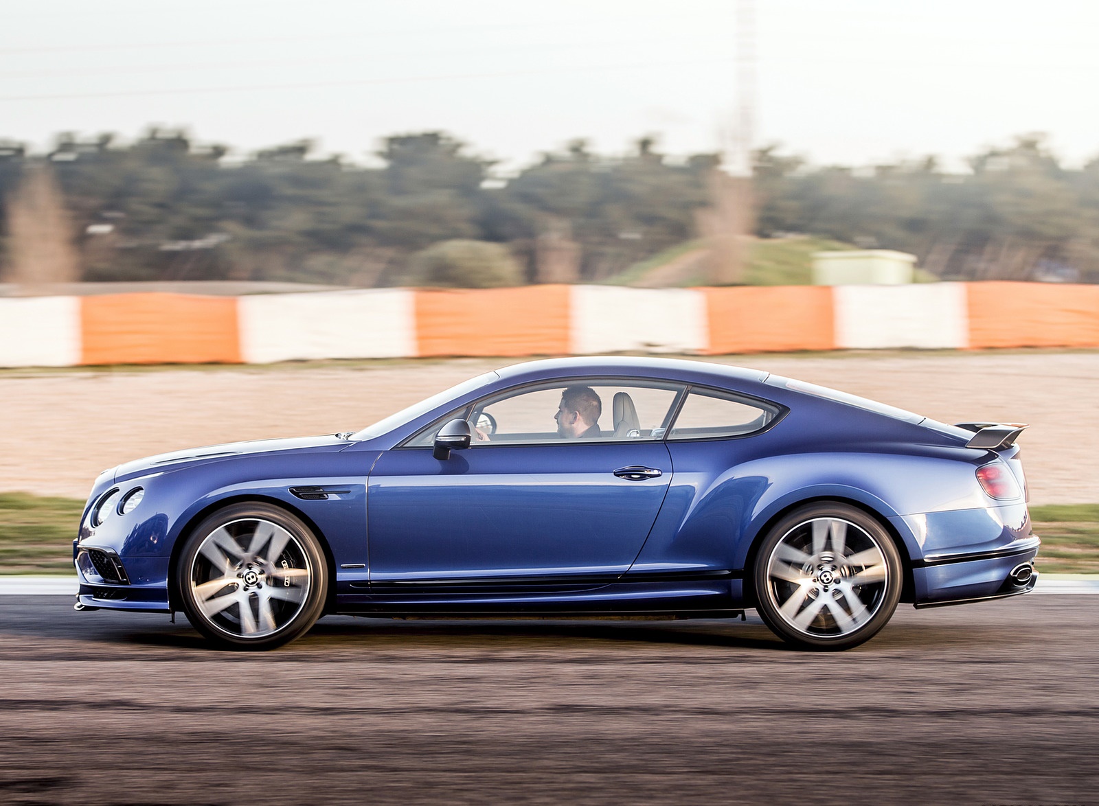 2018 Bentley Continental GT Supersports Coupe (Color: Moroccan Blue) Side Wallpapers #141 of 178