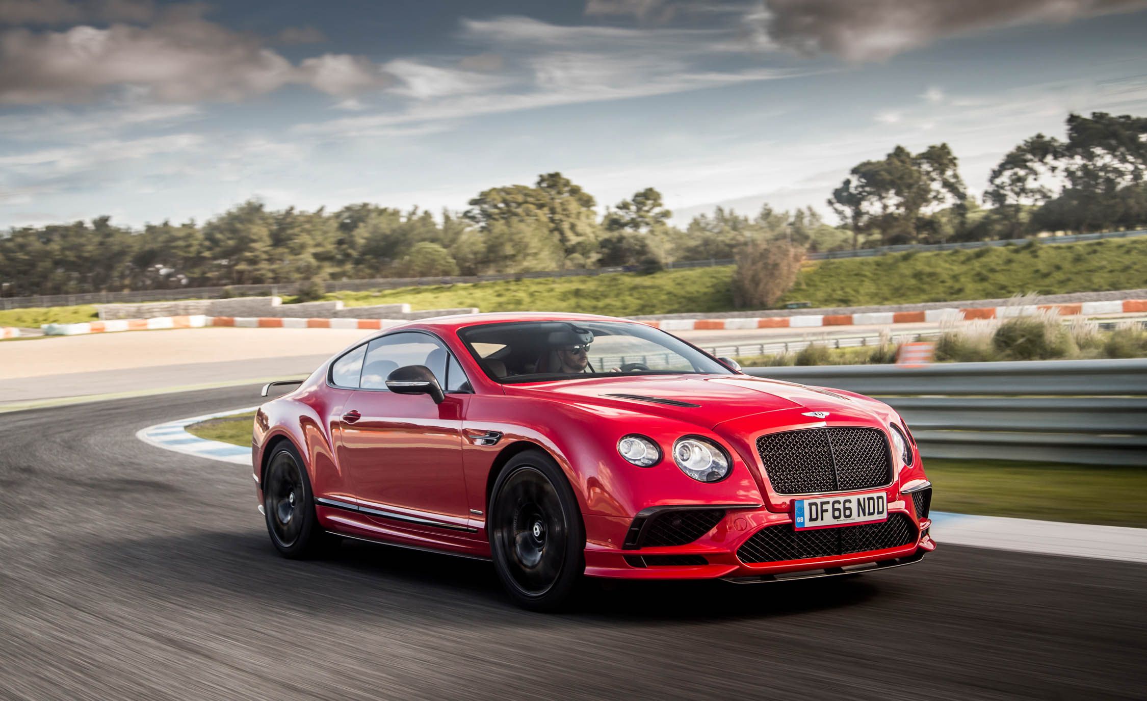 2018 Bentley Continental GT Supersports Coupe (Color: St. James Red) Front Three-Quarter Wallpapers (1)