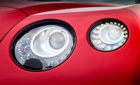 2018 Bentley Continental GT Supersports Coupe (Color: St. James Red) Headlight Wallpapers 450x275 (24)
