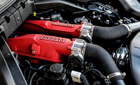 2018 Ferrari Portofino Engine Wallpapers 450x275 (105)
