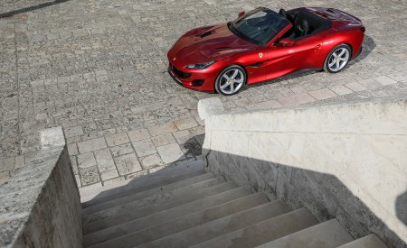 2018 Ferrari Portofino Front Three-Quarter Wallpapers 450x275 (79)