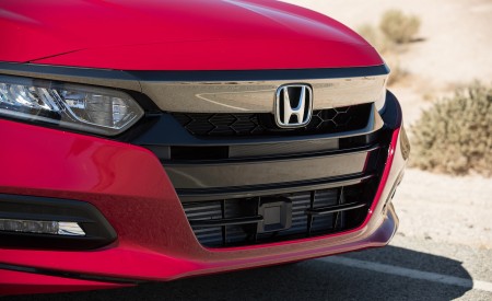2018 Honda Accord Sport 2.0T Manual Front Bumper Wallpapers 450x275 (42)