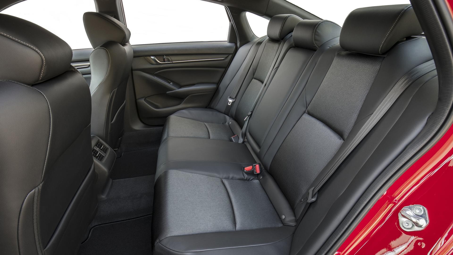 2018 Honda Accord Sport 2.0T Manual Interior Rear Seats Wallpapers #27 of 107