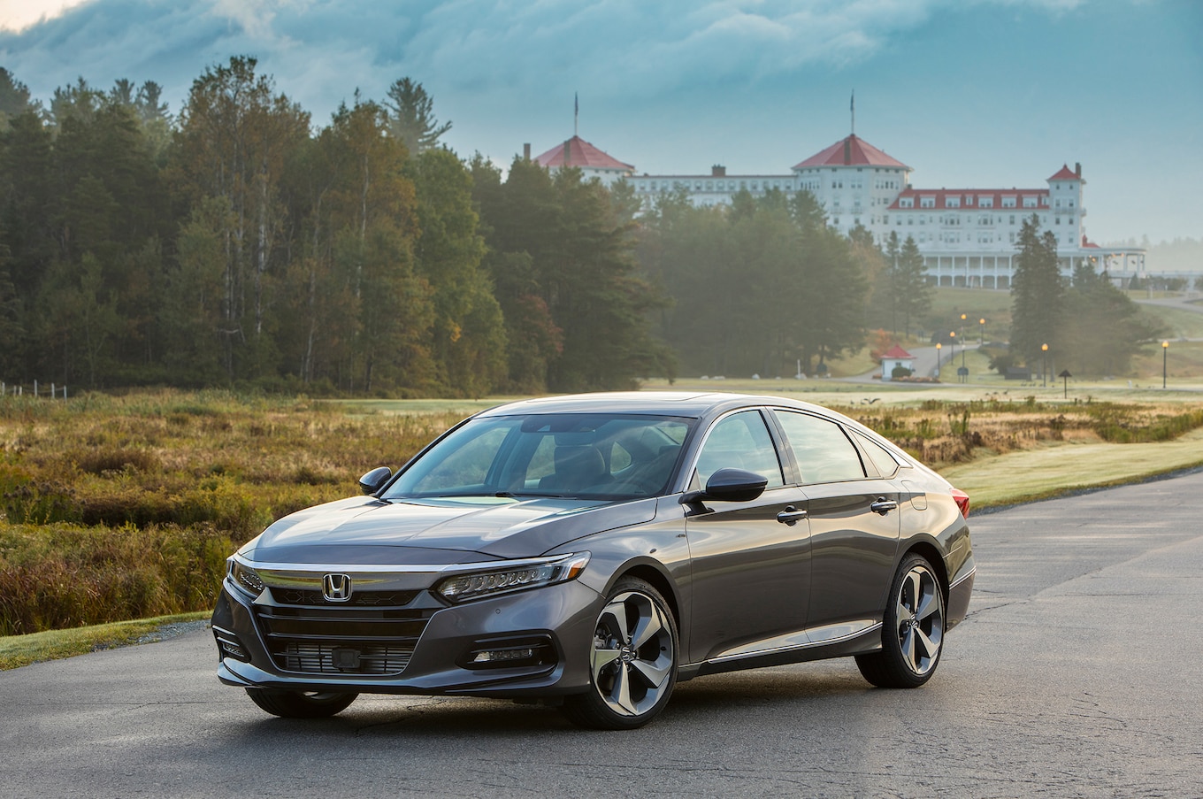 2018 Honda Accord Touring 2.0T Front Three-Quarter Wallpapers #58 of 107