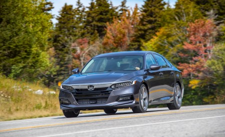 2018 Honda Accord Touring 2.0T Front Three-Quarter Wallpapers 450x275 (55)