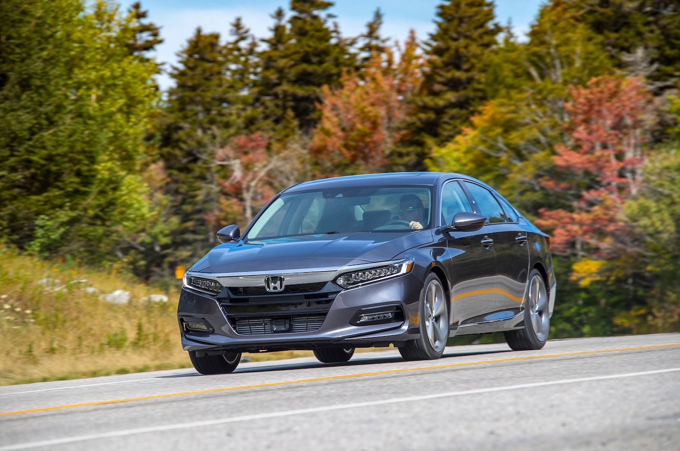 2018 Honda Accord Touring 2.0T Front Three-Quarter Wallpapers #55 of 107