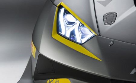2018 Lamborghini Huracán Super Trofeo EVO Headlight Wallpapers 450x275 (11)