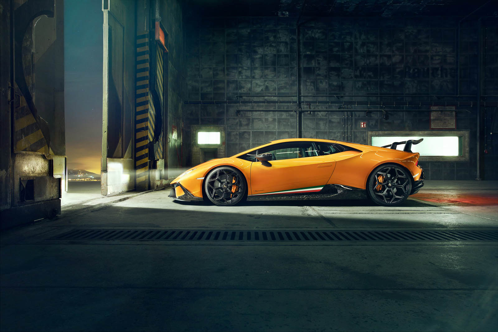 2018 NOVITEC Lamborghini Huracán Performante Side Wallpapers #12 of 17
