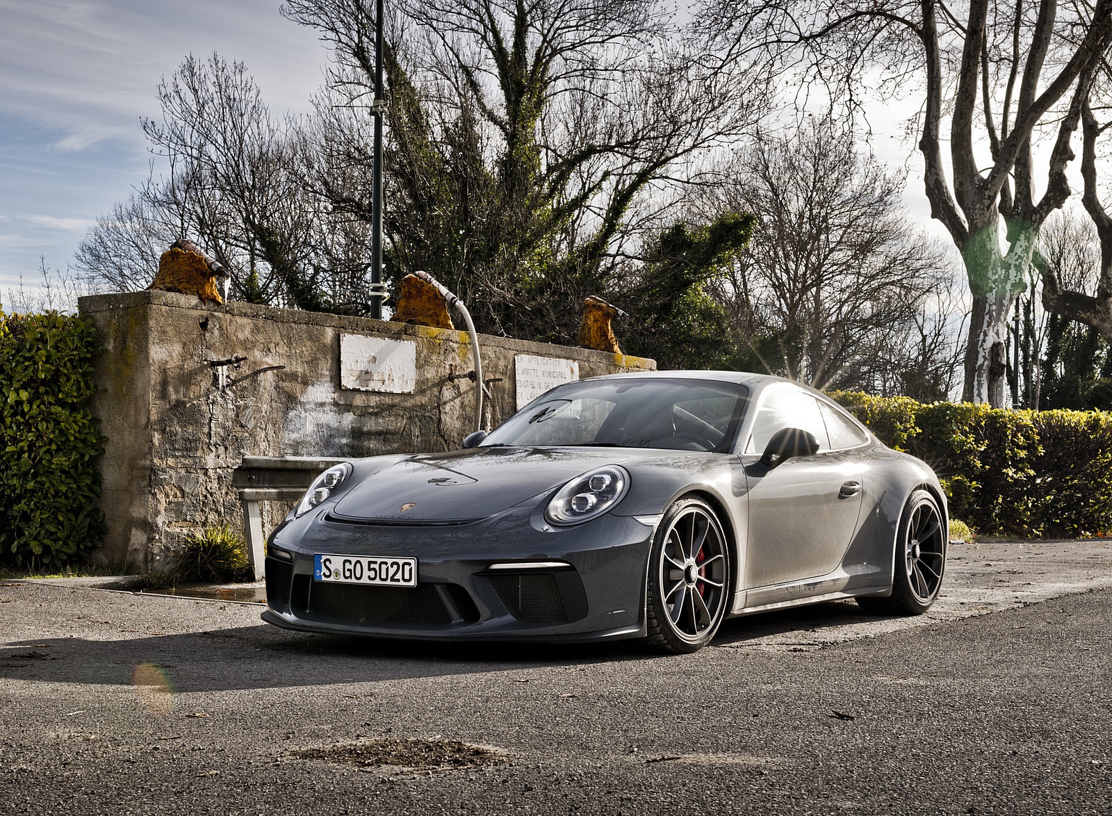2018 Porsche 911 GT3 with Touring Package Front Three-Quarter Wallpapers #62 of 83