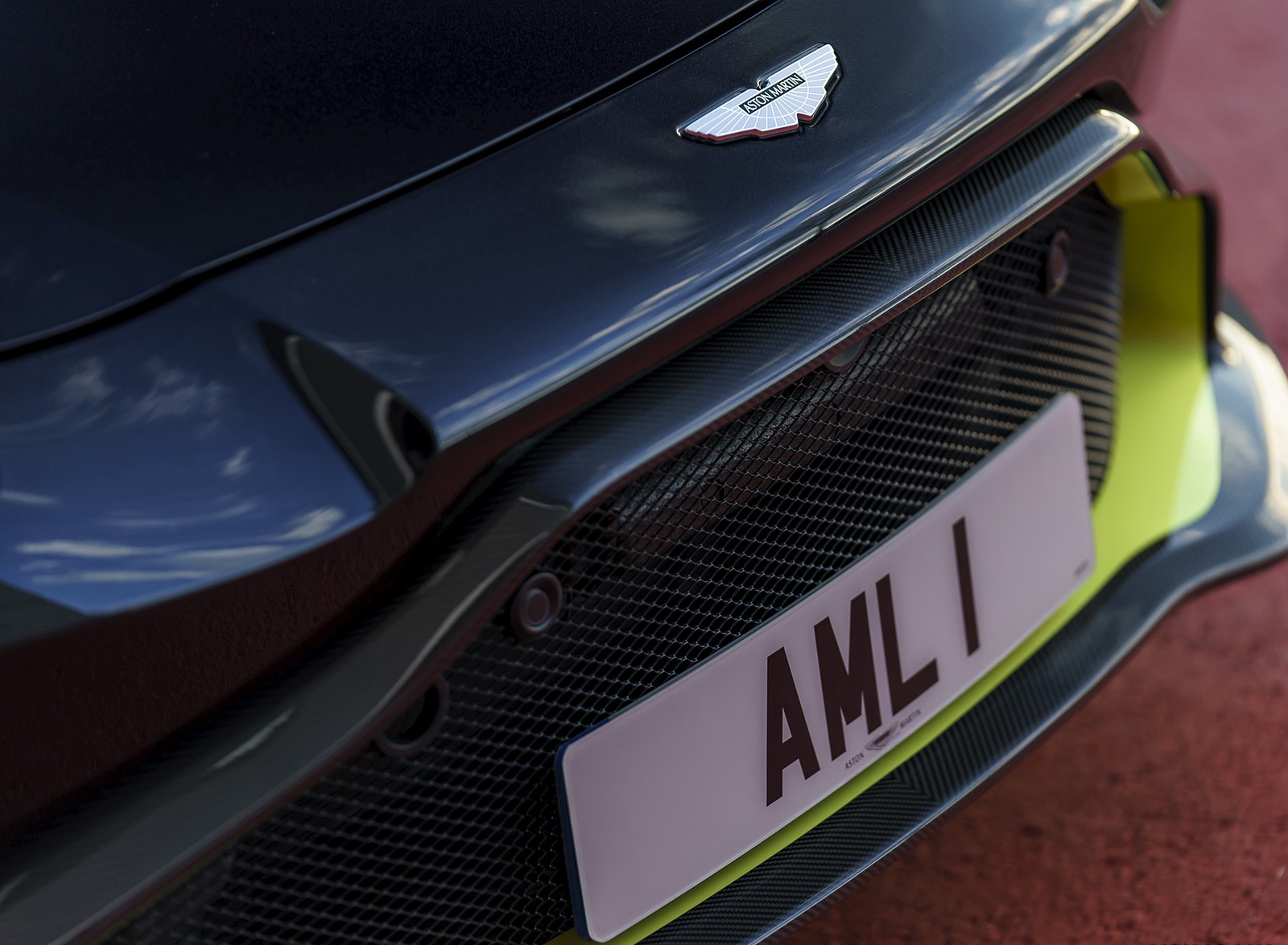 2019 Aston Martin Vantage (Onyx Black) Detail Wallpapers #102 of 125