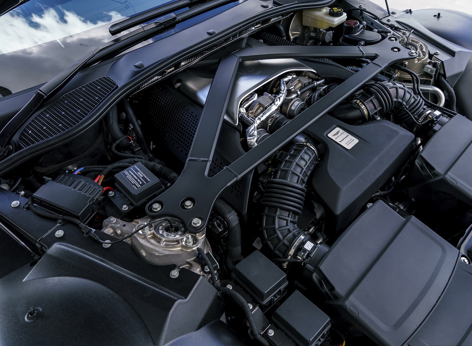 2019 Aston Martin Vantage (Onyx Black) Engine Wallpapers #107 of 125