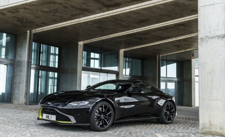 2019 Aston Martin Vantage (Onyx Black) Front Three-Quarter Wallpapers 450x275 (77)