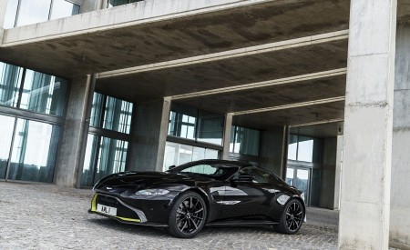 2019 Aston Martin Vantage (Onyx Black) Front Three-Quarter Wallpapers 450x275 (78)