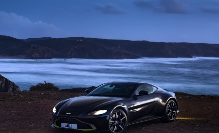 2019 Aston Martin Vantage (Onyx Black) Front Three-Quarter Wallpapers 450x275 (68)