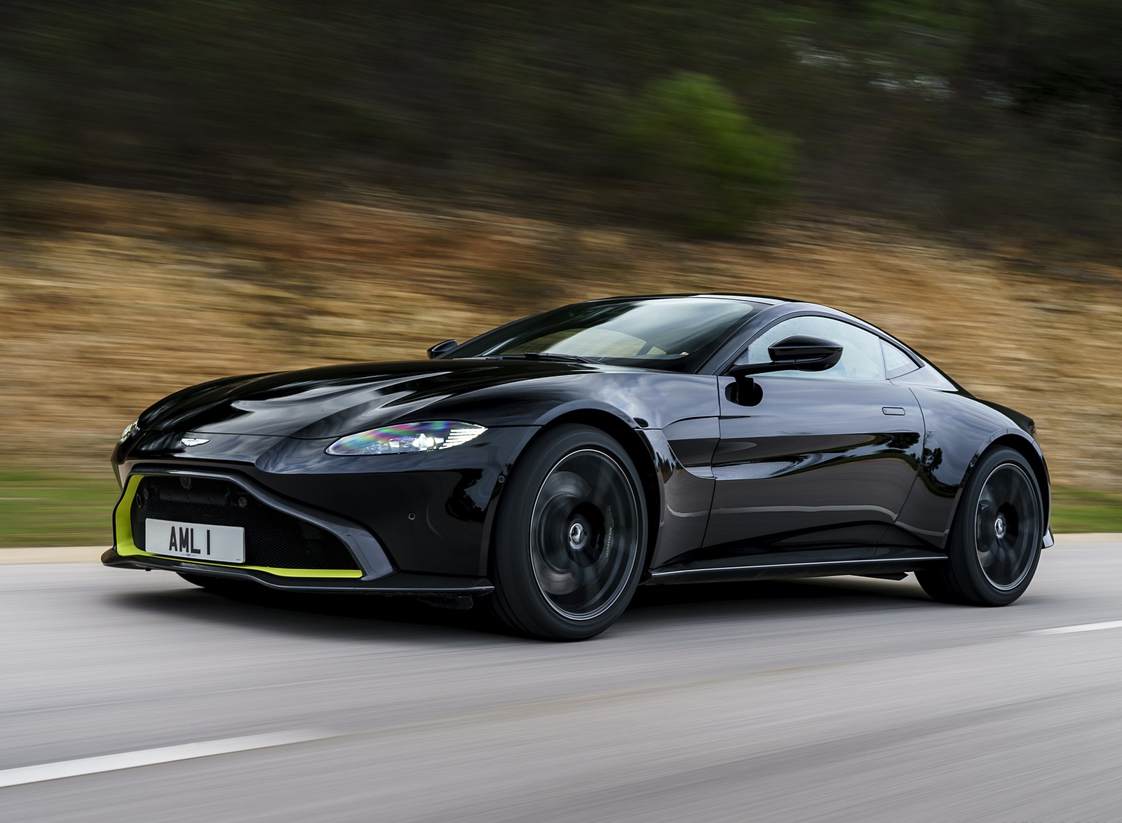 2019 Aston Martin Vantage (Onyx Black) Front Three-Quarter Wallpapers #35 of 125