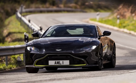 2019 Aston Martin Vantage (Onyx Black) Front Wallpapers 450x275 (10)