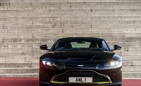 2019 Aston Martin Vantage (Onyx Black) Front Wallpapers 450x275 (93)