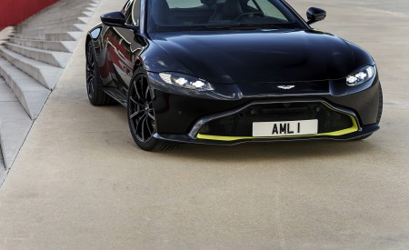 2019 Aston Martin Vantage (Onyx Black) Front Wallpapers 450x275 (81)