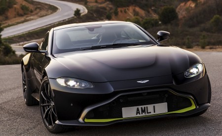 2019 Aston Martin Vantage (Onyx Black) Front Wallpapers 450x275 (70)