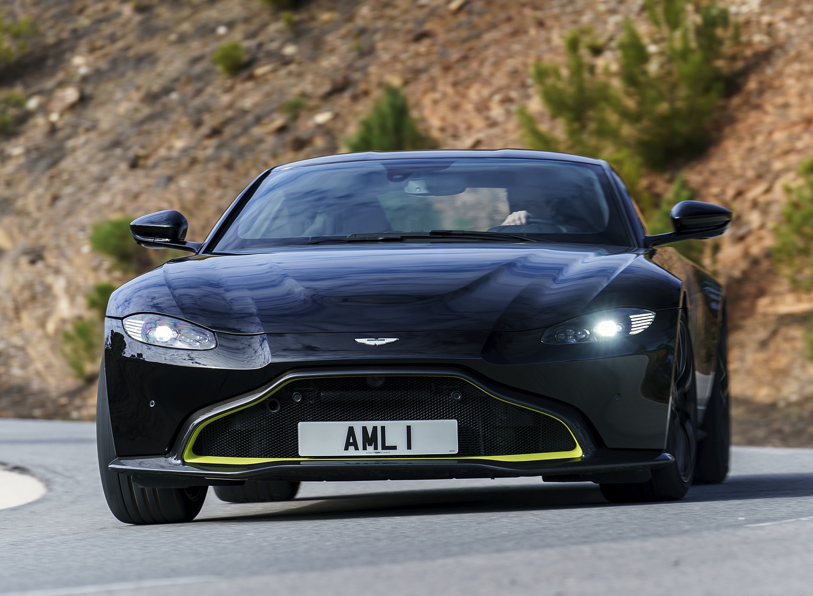 2019 Aston Martin Vantage (Onyx Black) Front Wallpapers #37 of 125