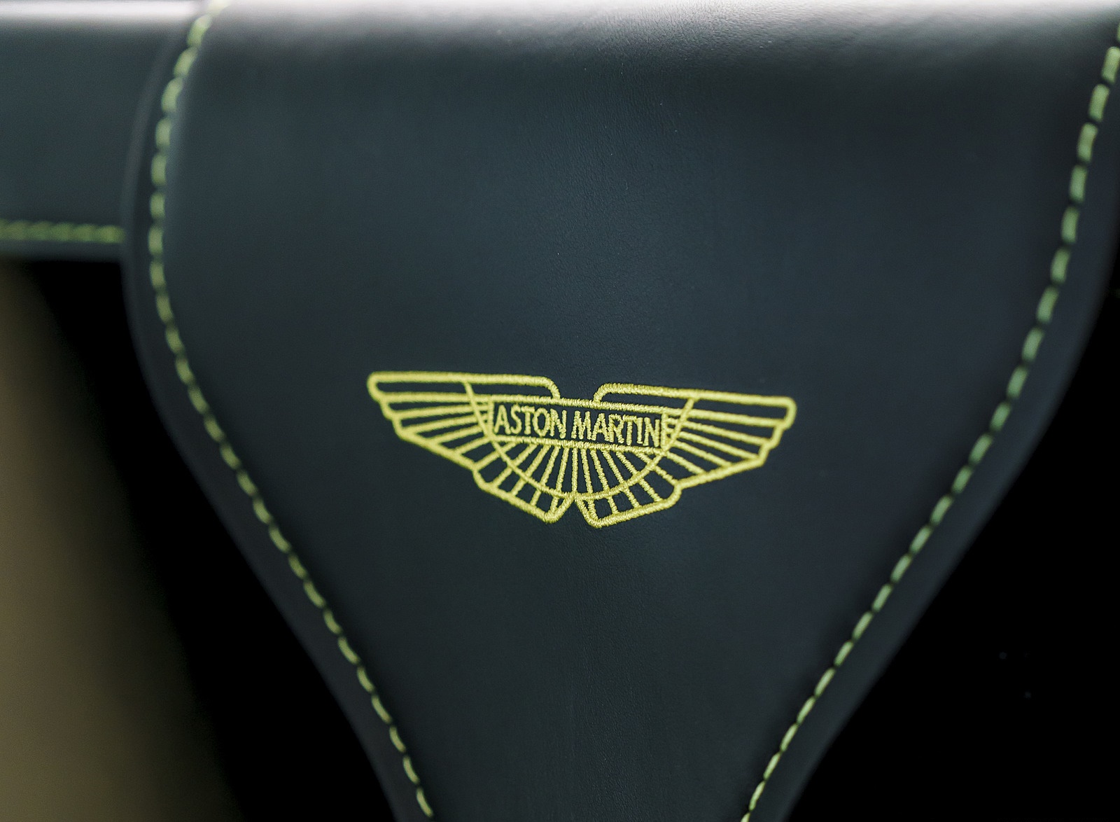 2019 Aston Martin Vantage (Onyx Black) Interior Detail Wallpapers #124 of 125