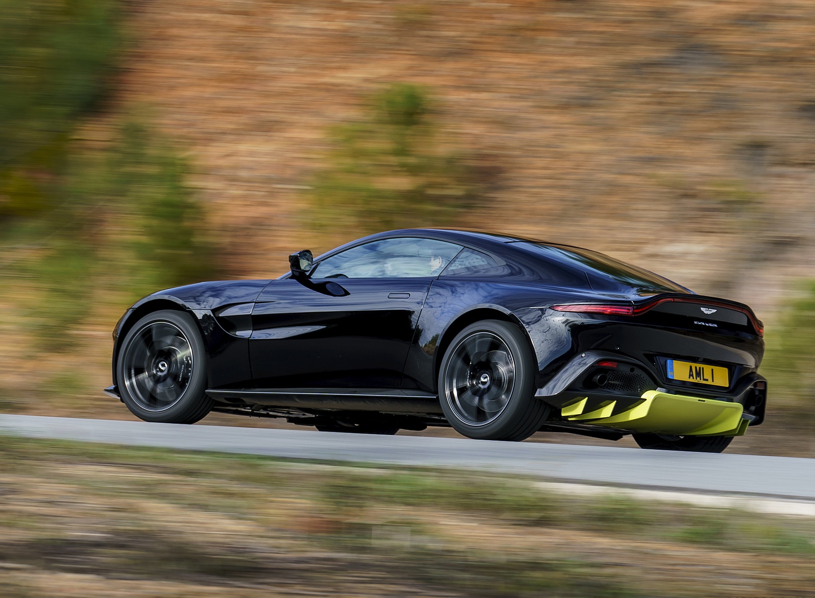 2019 Aston Martin Vantage (Onyx Black) Rear Three-Quarter Wallpapers #20 of 125